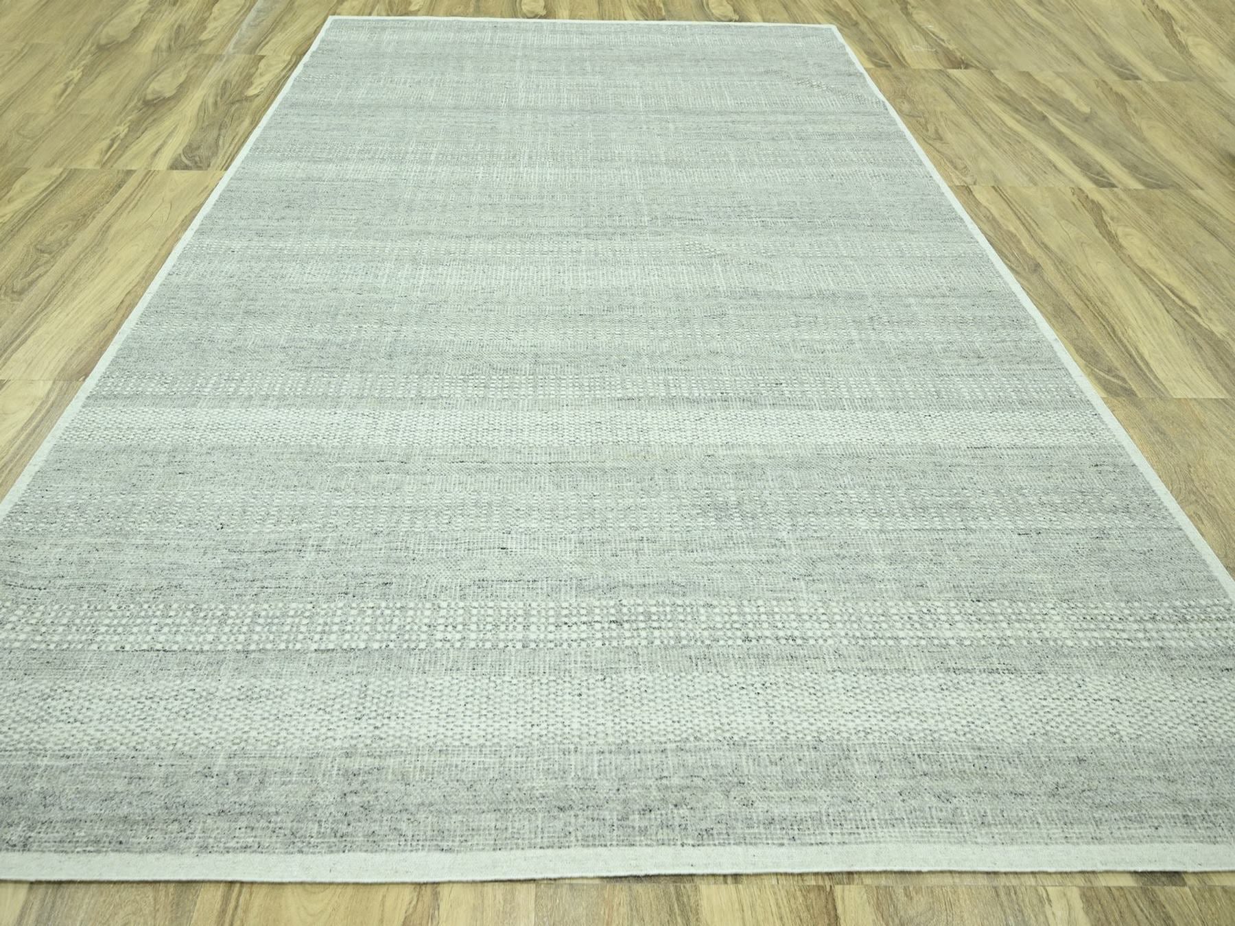 Modern / Contemporary hand-knotted wool rug in Gray, 10'1" x 13'9" — SKU O076689 (view 2)