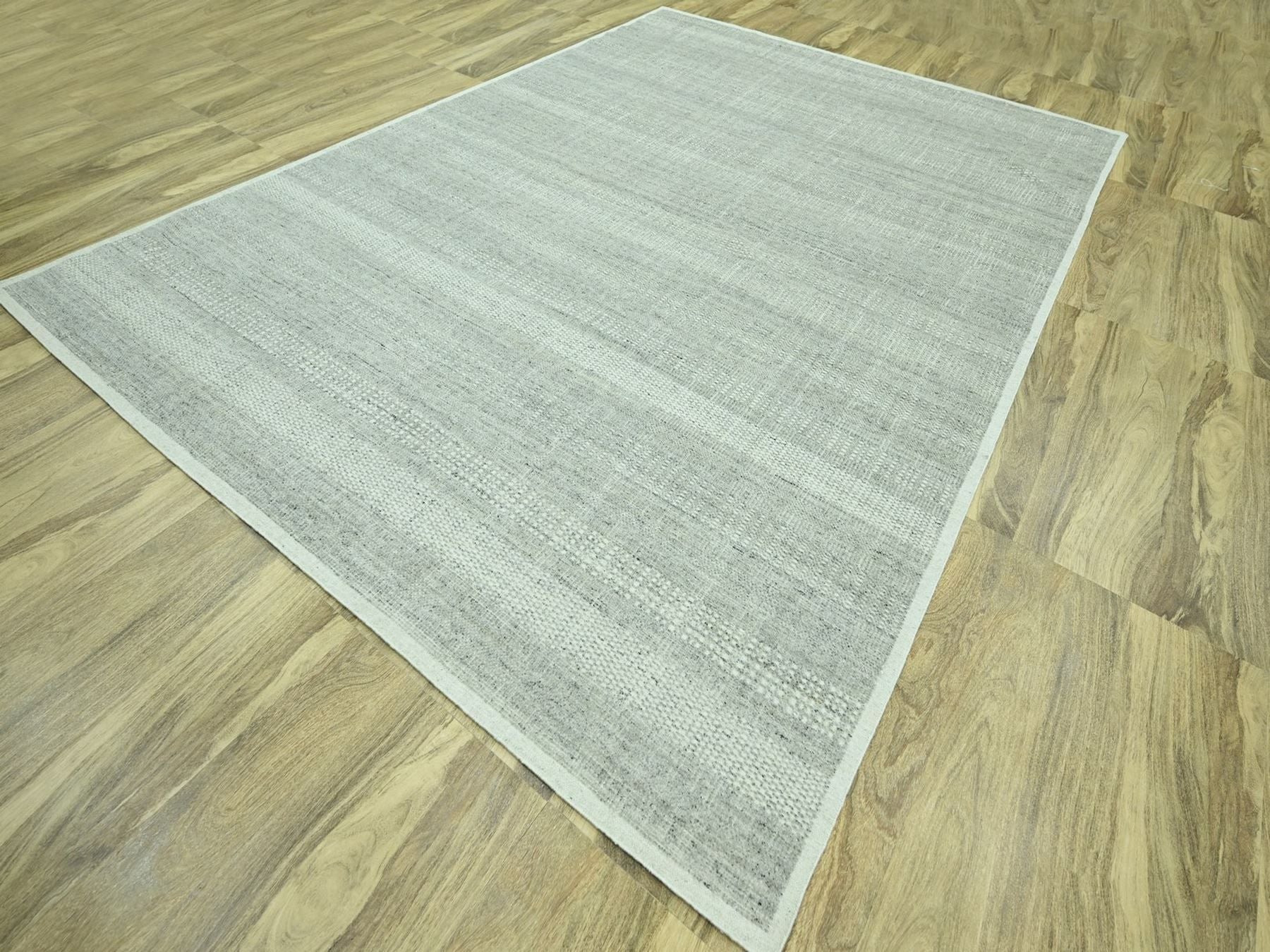 Modern / Contemporary hand-knotted wool rug in Gray, 10'1" x 13'9" — SKU O076689 (view 3)