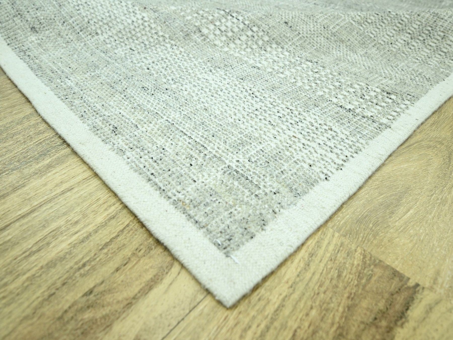 Modern / Contemporary hand-knotted wool rug in Gray, 10' x 10'2" — SKU O076690 (view 6)