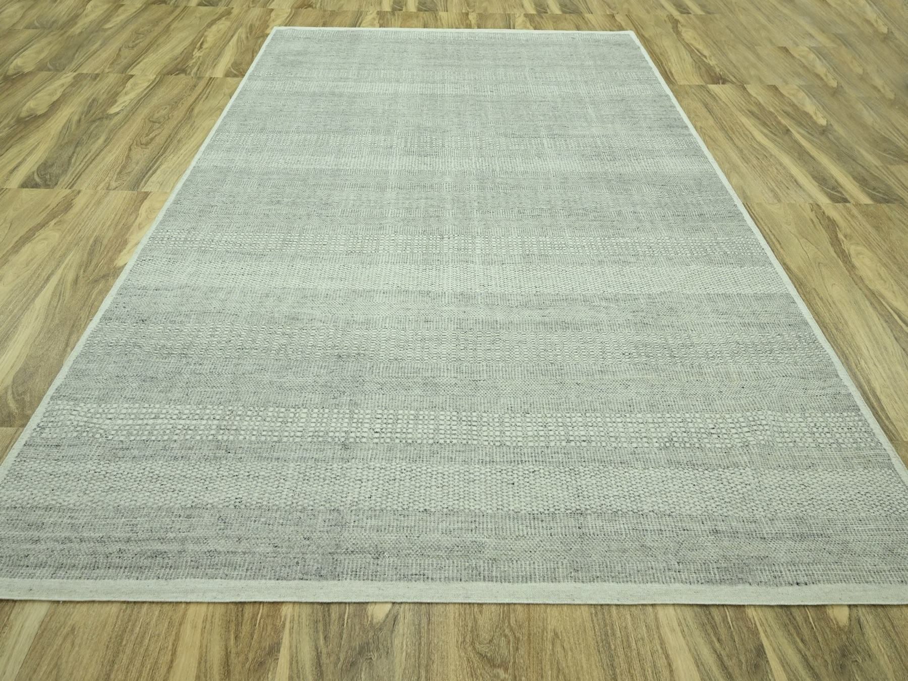 Modern / Contemporary hand-knotted wool rug in Gray, 9'1" x 12'1" — SKU O076700 (view 2)