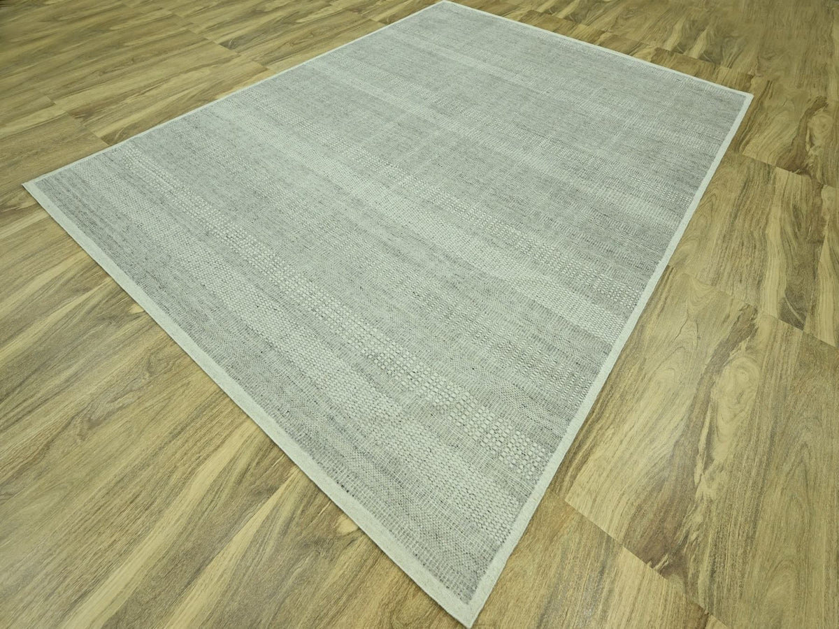 Modern / Contemporary hand-knotted wool rug in Gray, 9'1" x 12'1" — SKU O076700 (view 3)