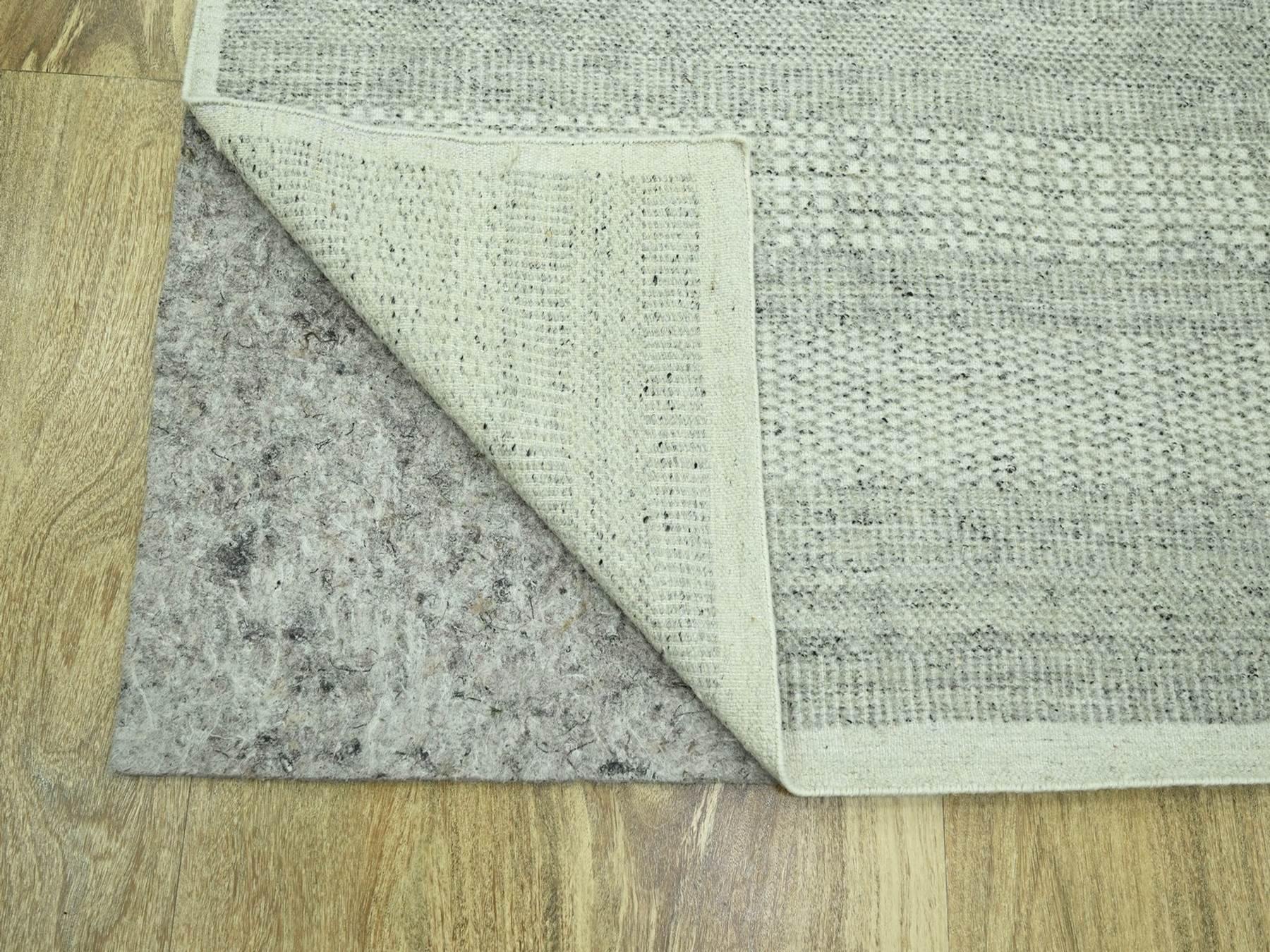 Modern / Contemporary hand-knotted wool rug in Gray, 9'1" x 12'1" — SKU O076700 (view 4)