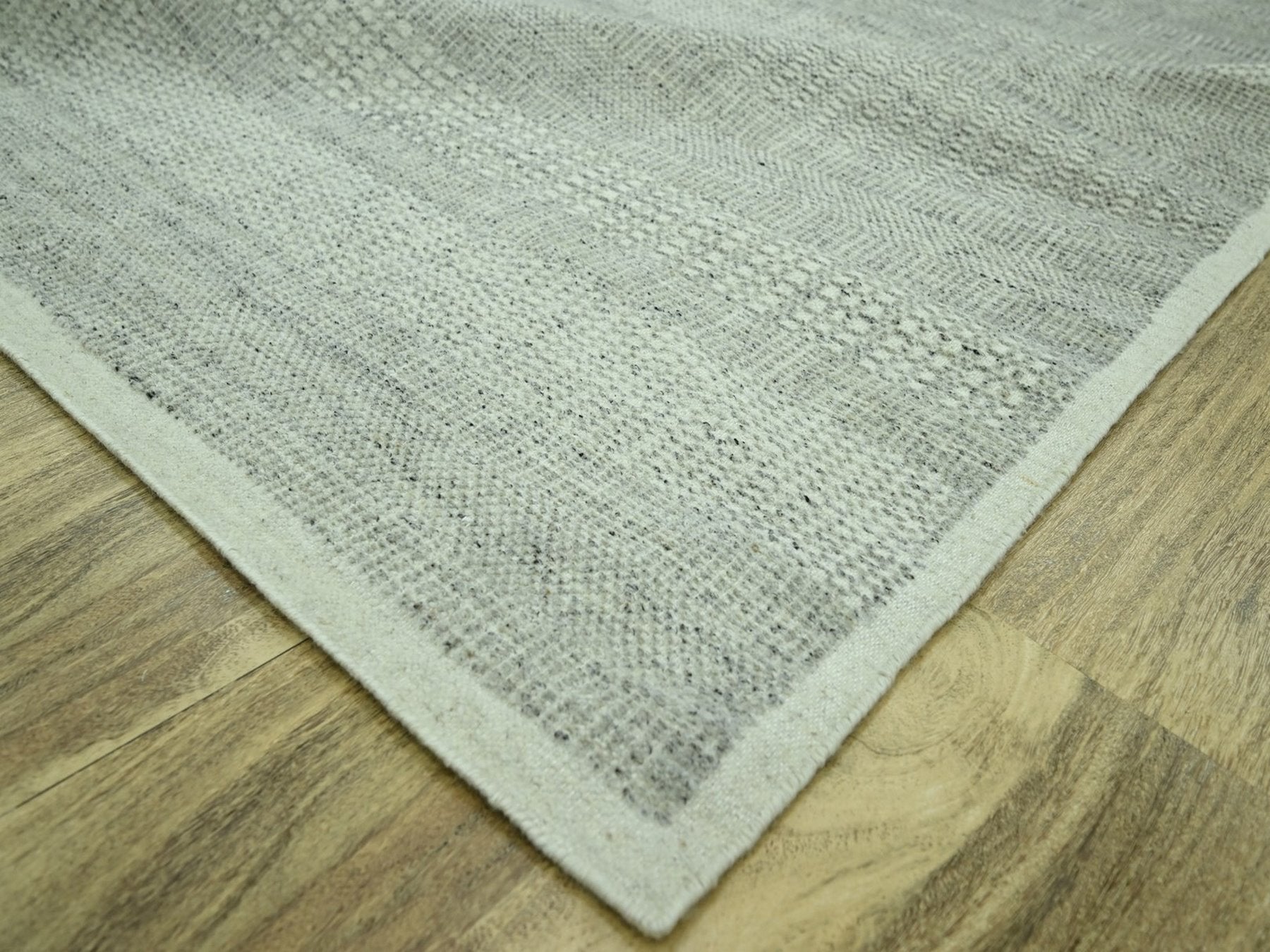 Modern / Contemporary hand-knotted wool rug in Gray, 9'1" x 12'1" — SKU O076700 (view 6)