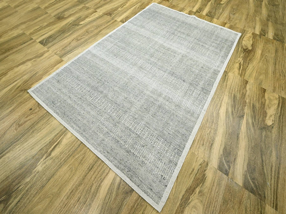 Modern / Contemporary hand-knotted wool rug in Gray, 5'11" x 9' — SKU O076735 (view 3)