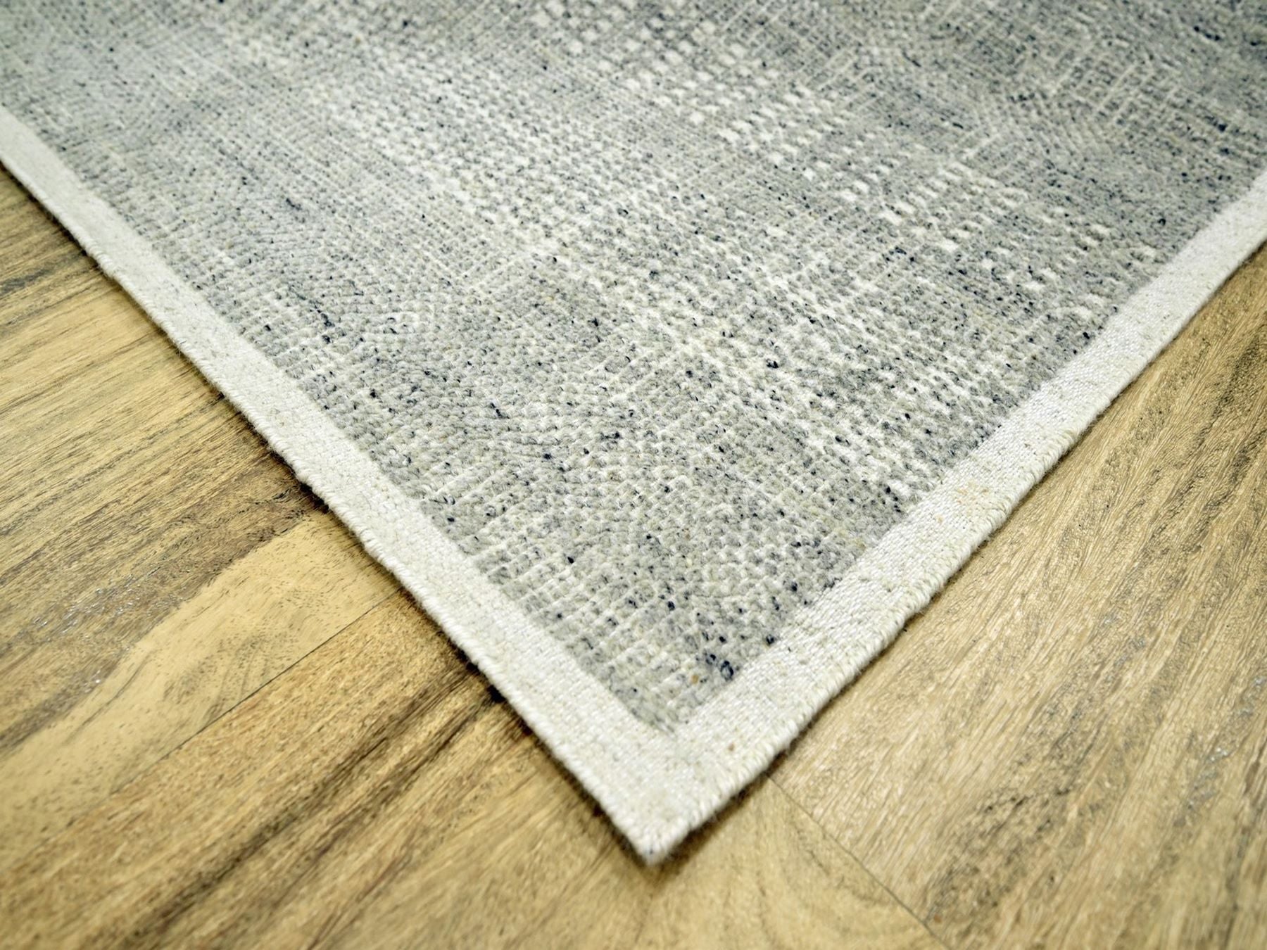Modern / Contemporary hand-knotted wool rug in Gray, 6'1" x 9' — SKU O076736 (view 6)