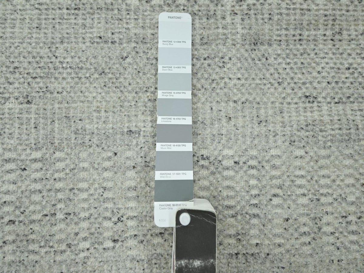 Modern / Contemporary hand-knotted wool runner in Gray, 2'6" x 8'1" — SKU O076757 (view 4)