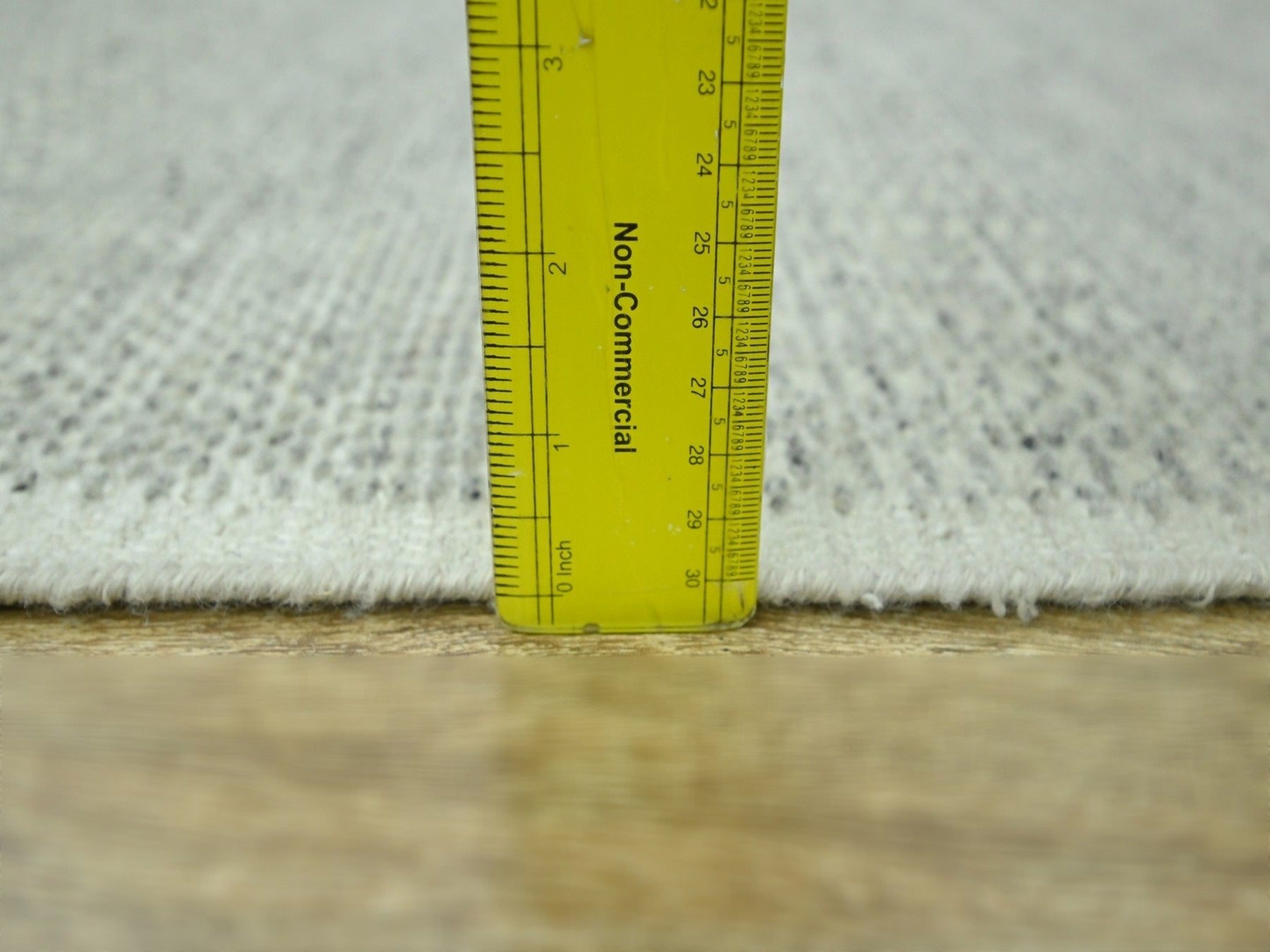 Modern / Contemporary hand-knotted wool runner in Gray, 2'6" x 8'1" — SKU O076757 (view 5)