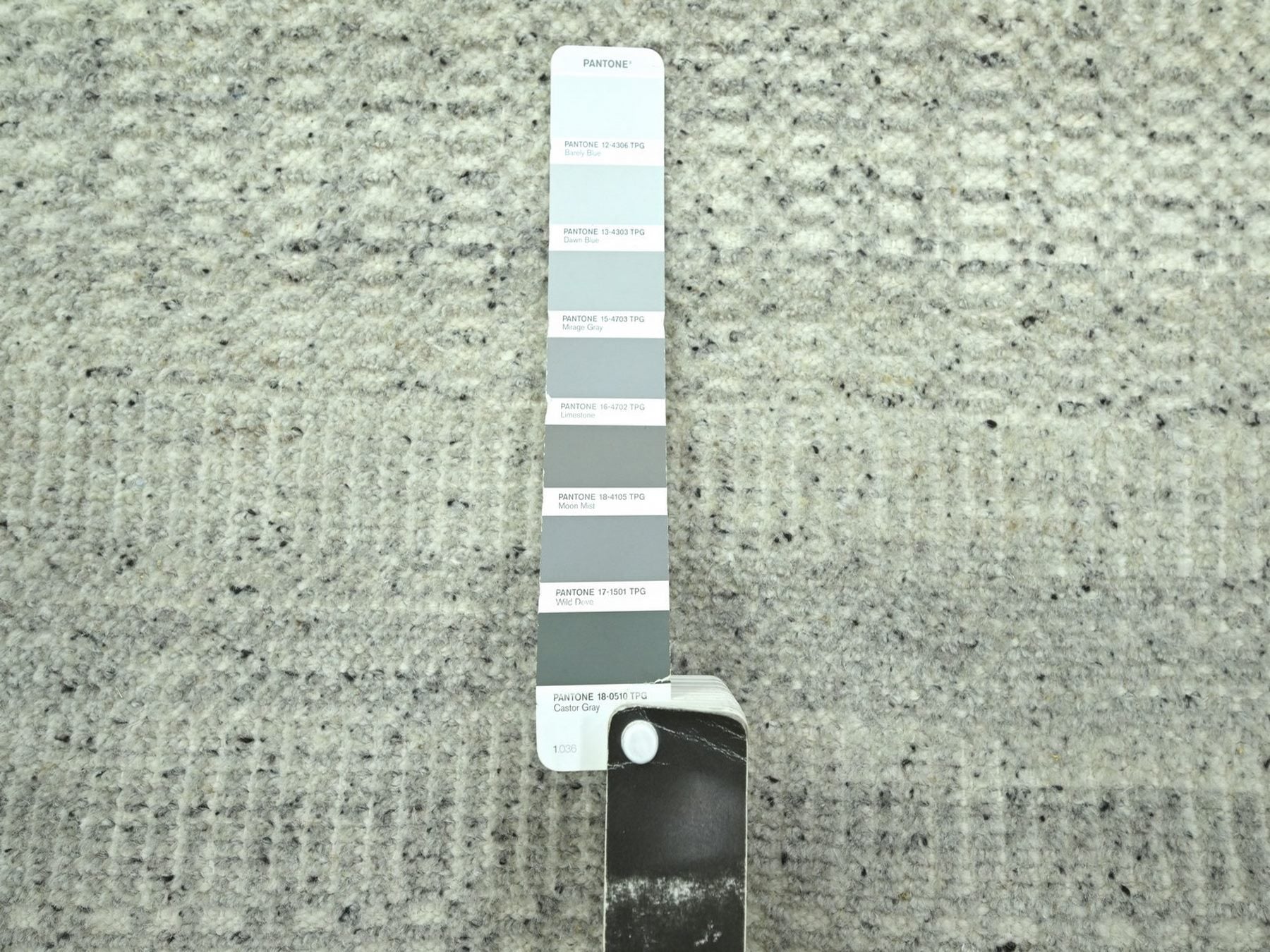 Modern / Contemporary hand-knotted wool runner in Gray, 2'7" x 10'3" — SKU O076758 (view 4)