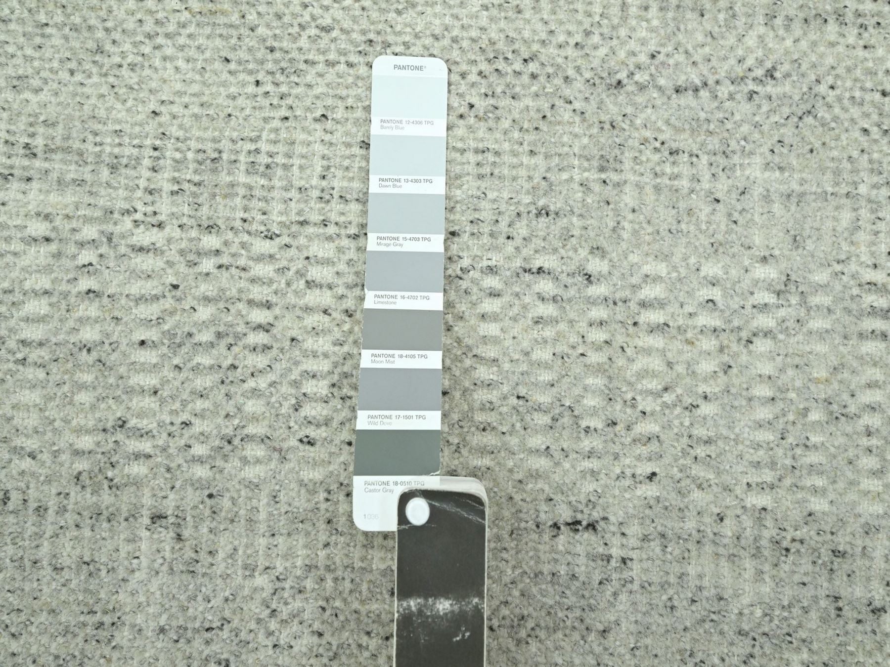 Modern / Contemporary hand-knotted wool runner in Gray, 2'7" x 8'1" — SKU O076759 (view 4)