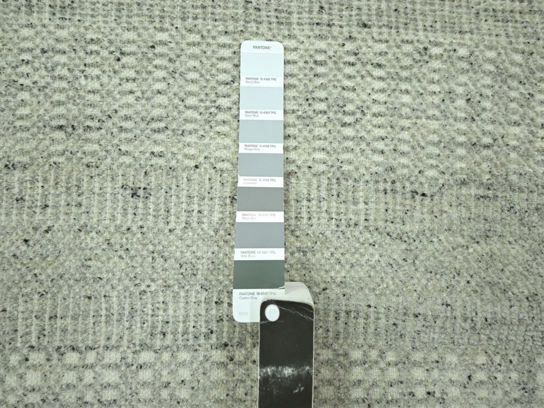 Modern / Contemporary hand-knotted wool runner in Gray, 2'7" x 8'1" — SKU O076760 (view 3)