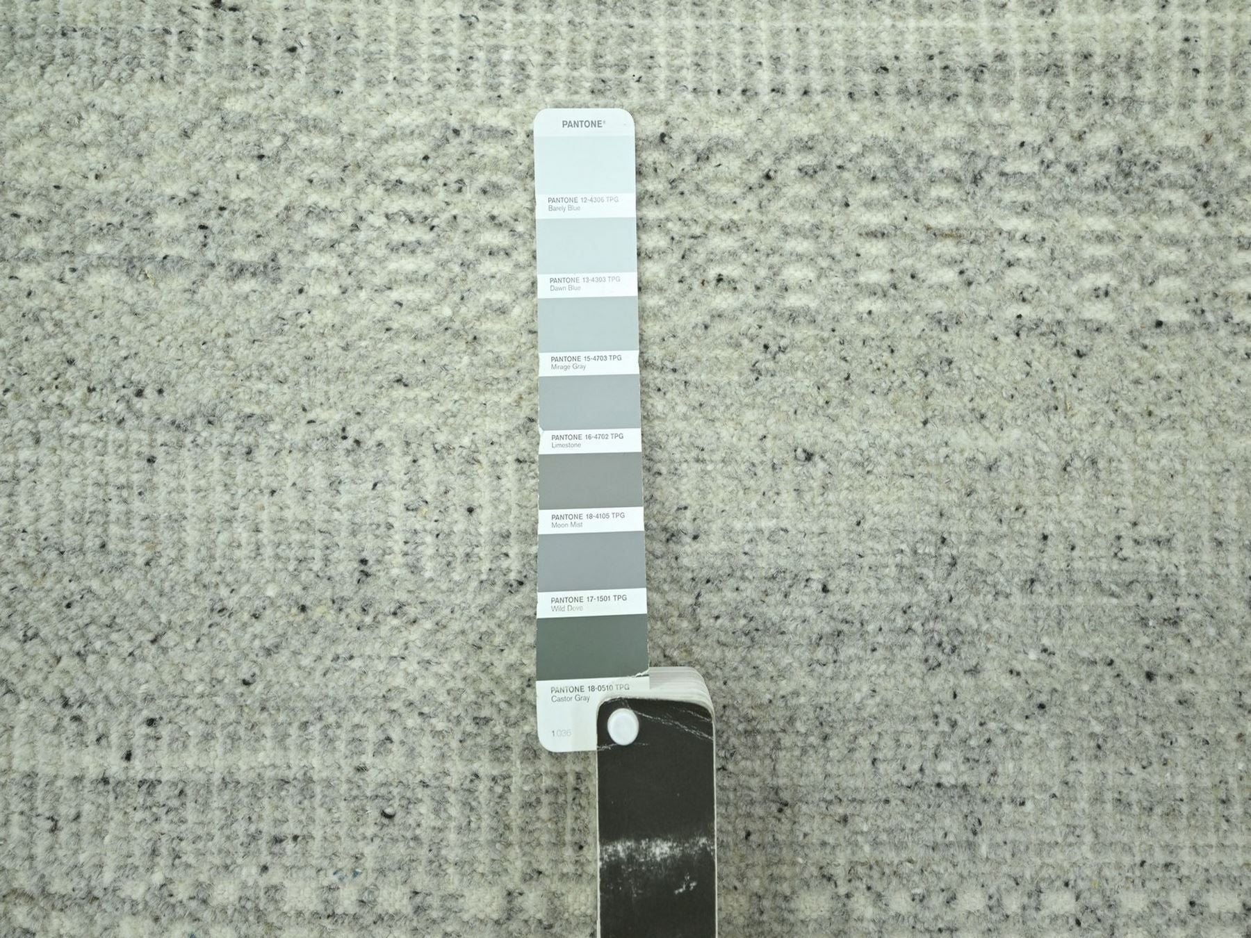 Modern / Contemporary hand-knotted wool runner in Gray, 2'7" x 12'1" — SKU O076761 (view 4)