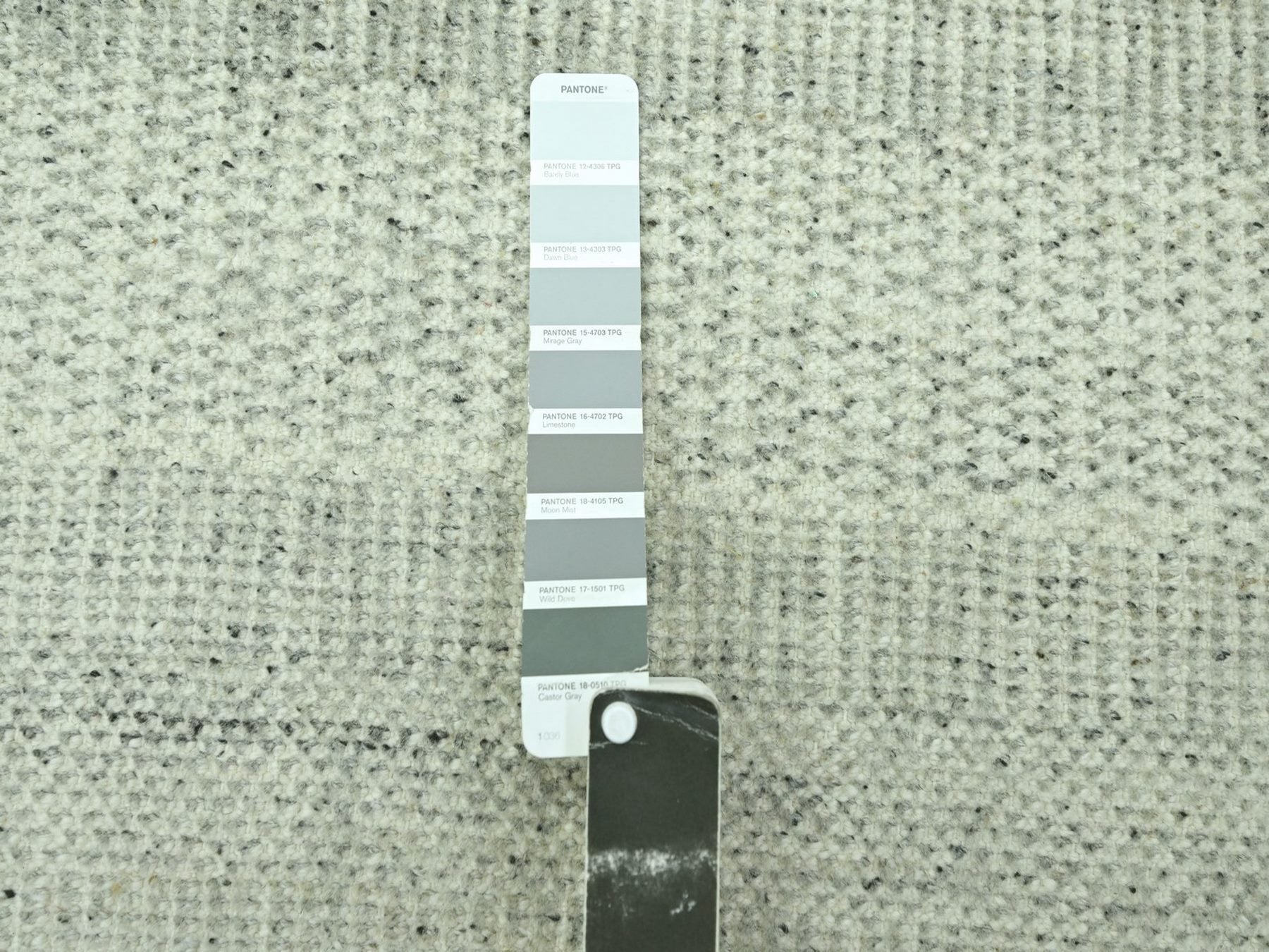 Modern / Contemporary hand-knotted wool runner in Gray, 2'8" x 6'3" — SKU O076763 (view 4)