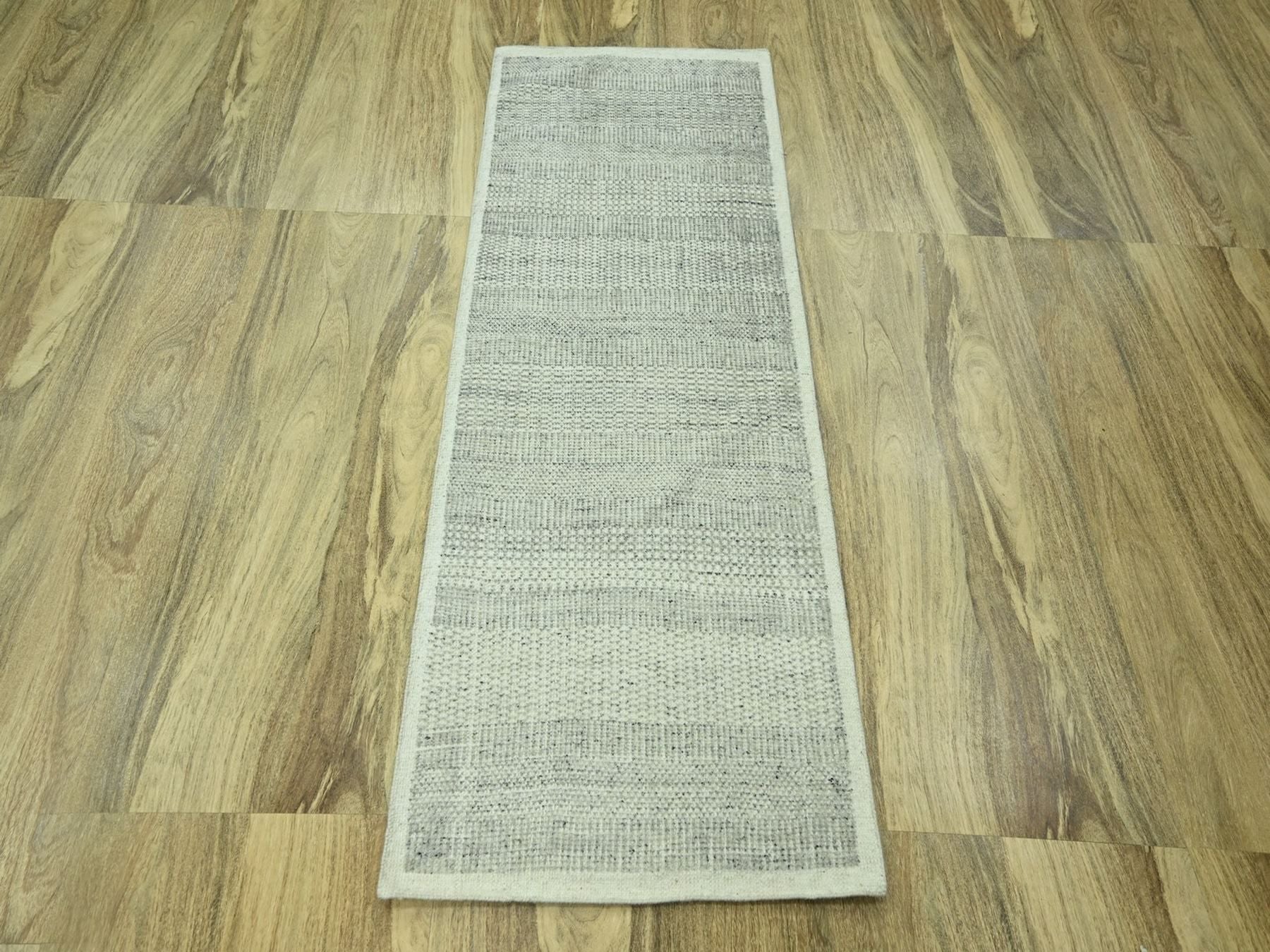 Modern / Contemporary hand-knotted wool runner in Gray, 2'7" x 6'4" — SKU O076764 (view 2)