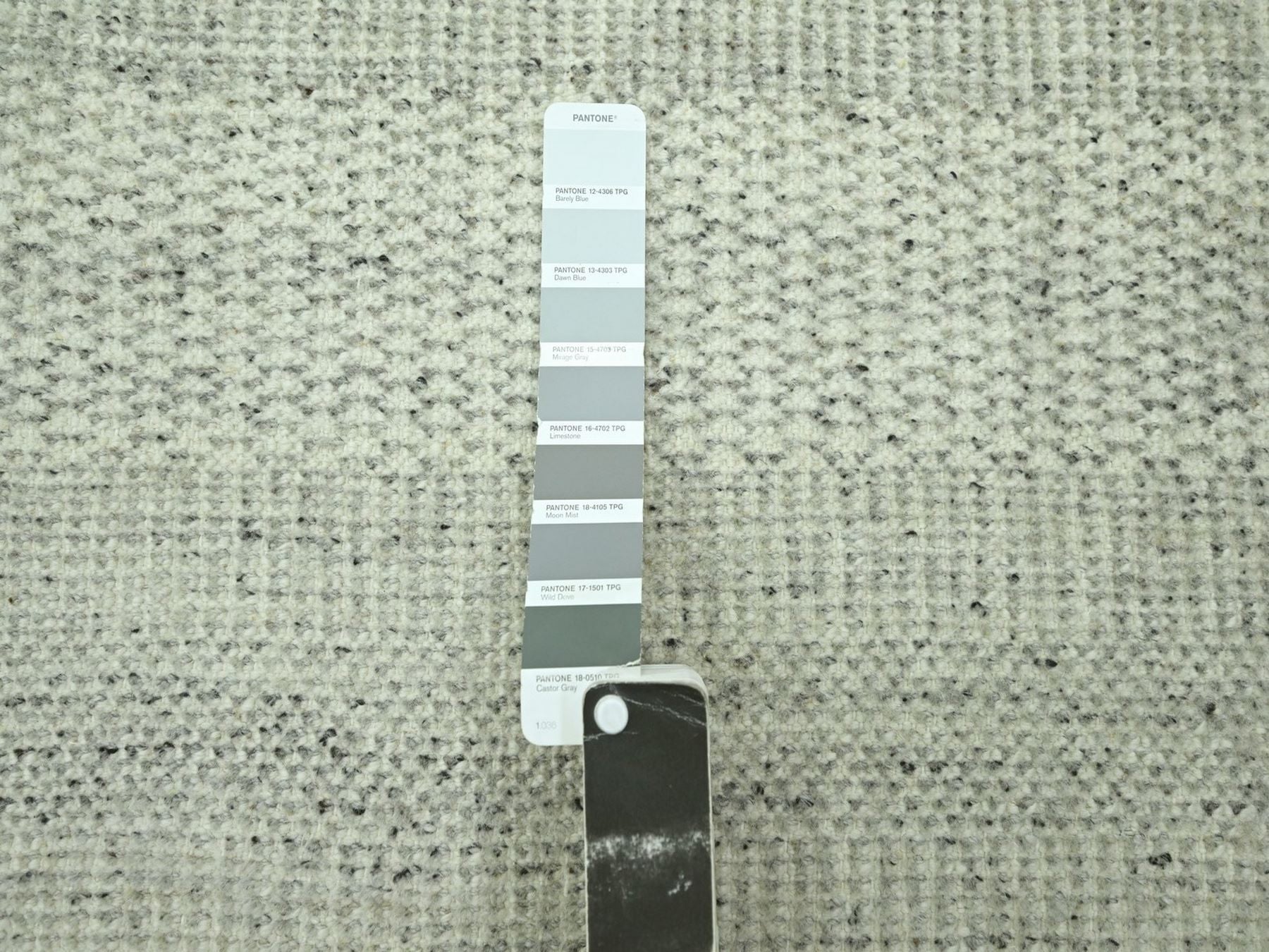 Modern / Contemporary hand-knotted wool runner in Gray, 2'7" x 6'4" — SKU O076764 (view 4)