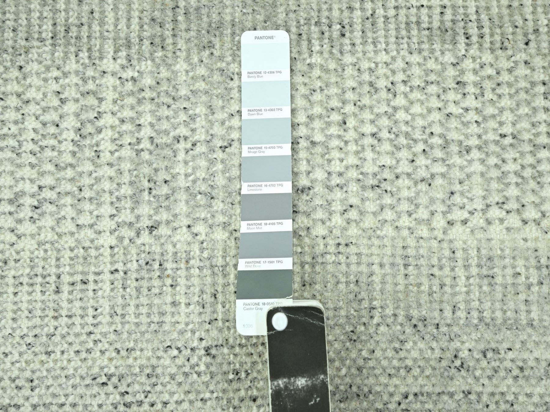 Modern / Contemporary hand-knotted wool runner in Gray, 2'7" x 6'3" — SKU O076765 (view 4)