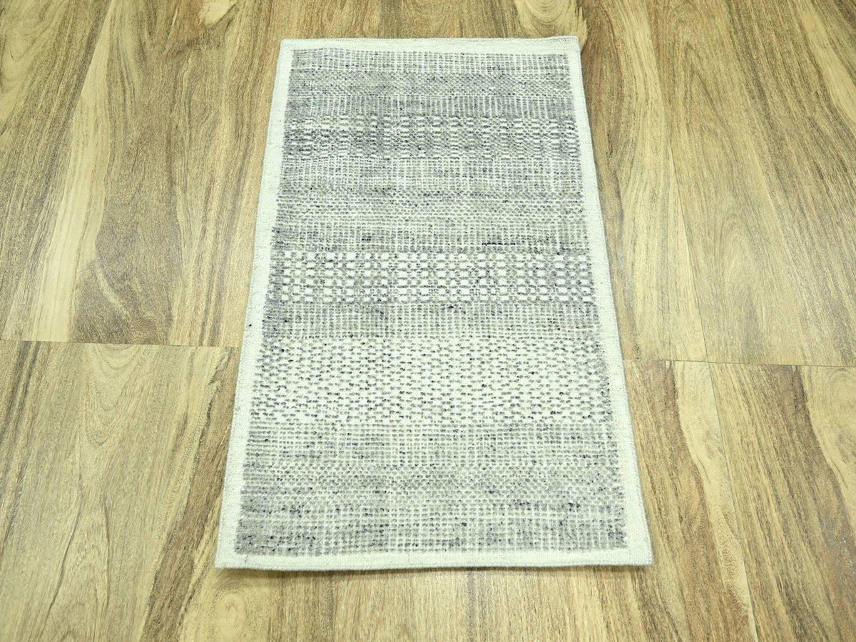 Modern / Contemporary hand-knotted wool rug in Gray, 2' x 3' — SKU O076779 (view 2)