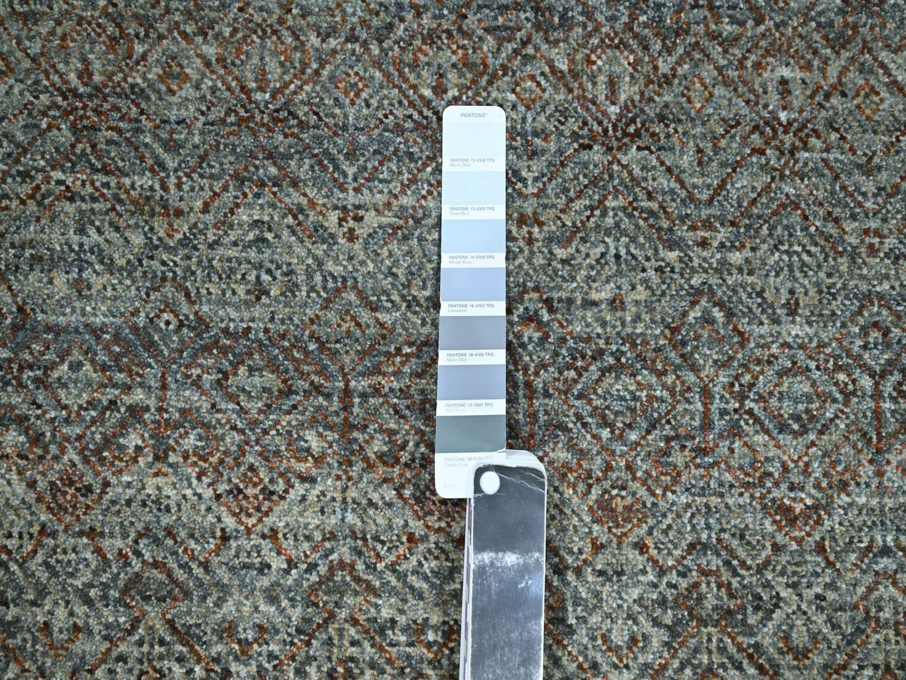 Modern / Contemporary hand-knotted wool rug in Gray, 8' x 9'10" — SKU O076859 (view 7)