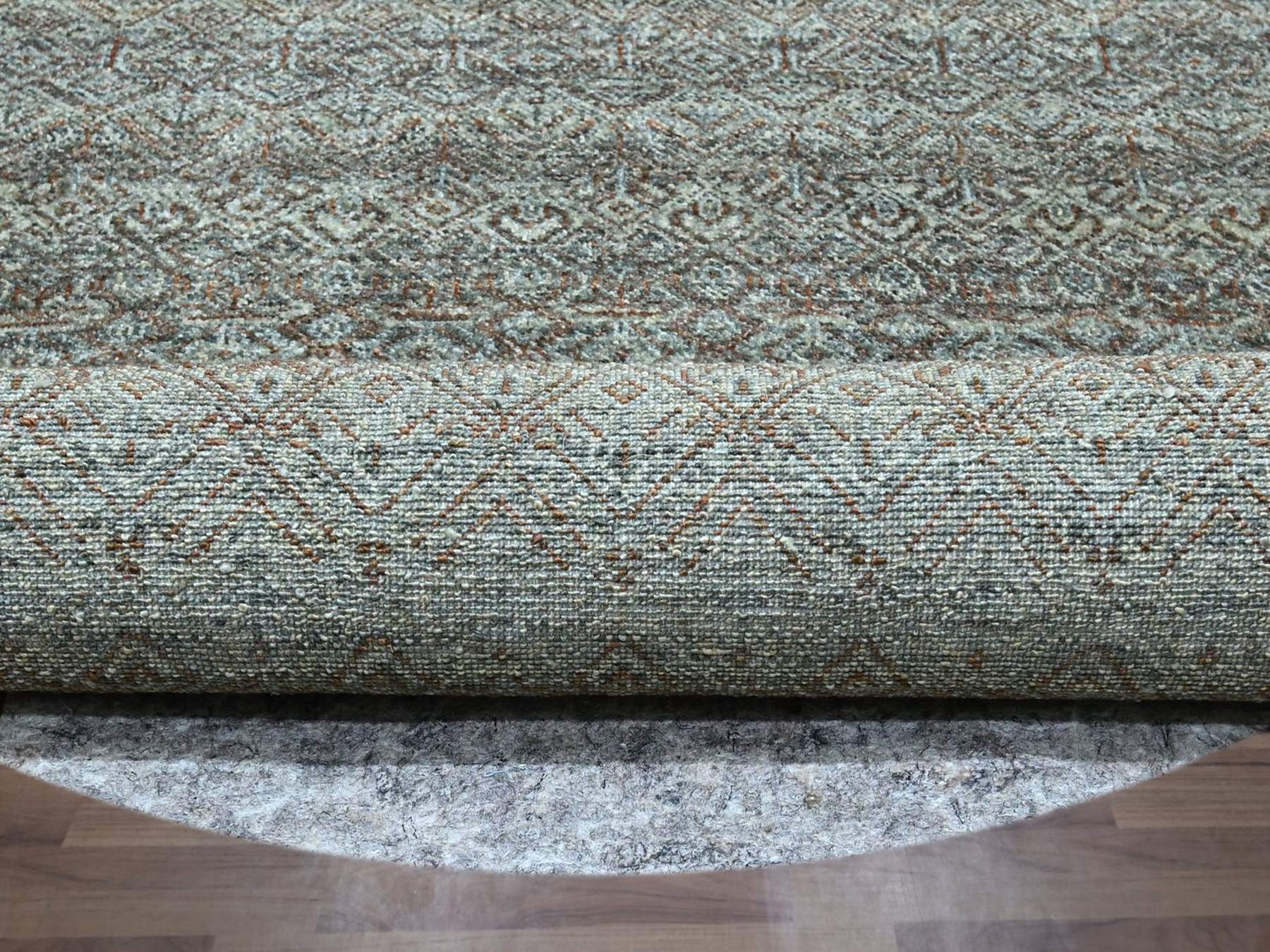 Modern / Contemporary hand-knotted wool rug in Gray, 7'11" x 7'11" — SKU O076866 (view 4)