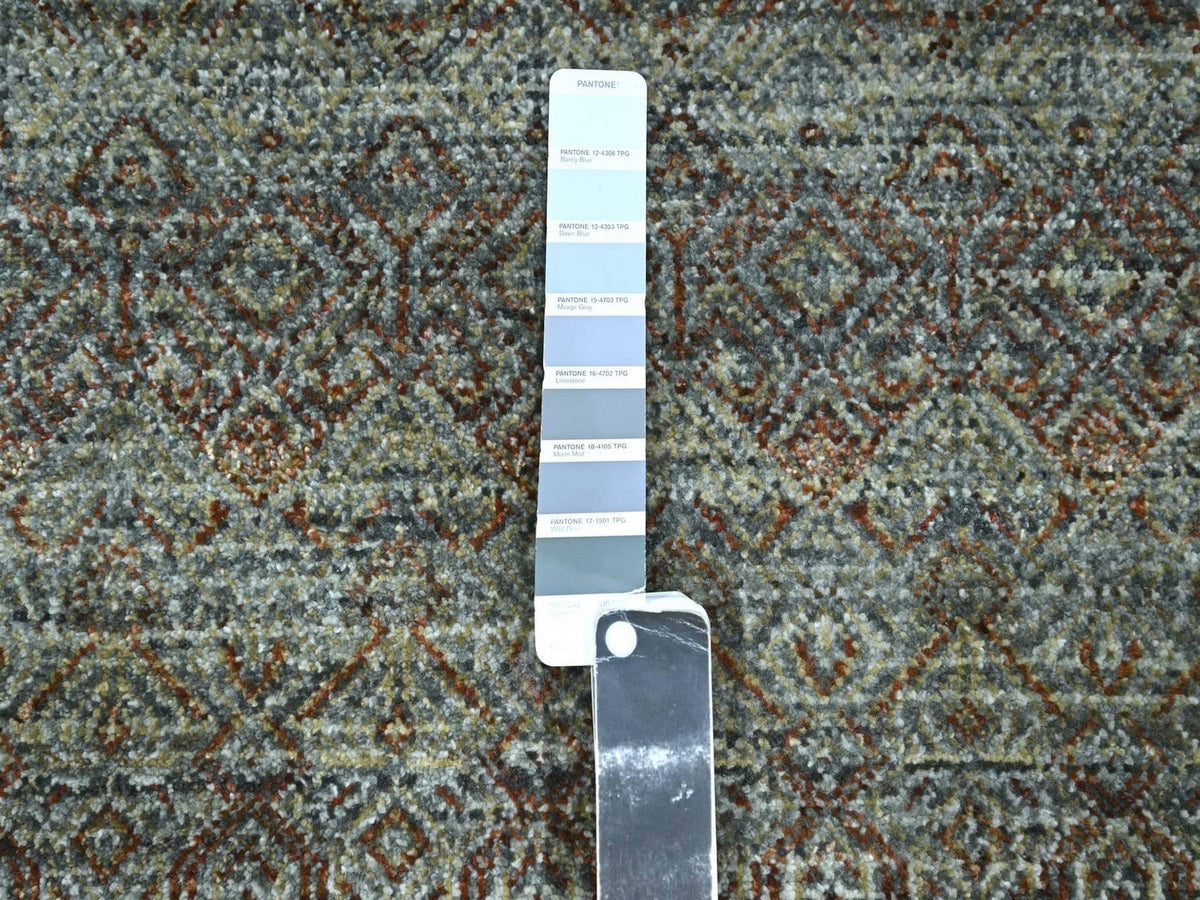 Modern / Contemporary hand-knotted wool rug in Gray, 3' x 5'1" — SKU O076869 (view 4)