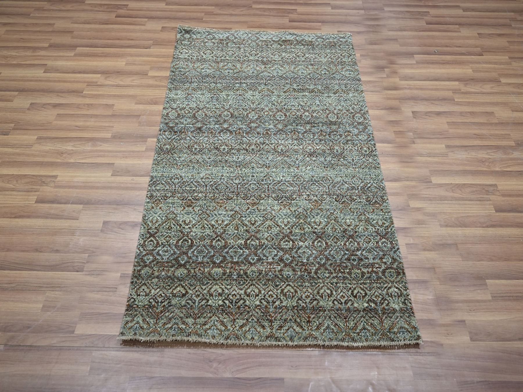 Modern / Contemporary hand-knotted wool rug in Gray, 3' x 5'1" — SKU O076870 (view 2)