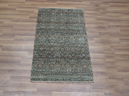 Modern / Contemporary hand-knotted wool rug in Gray, 2'1" x 3'1" — SKU O076890 (view 2)