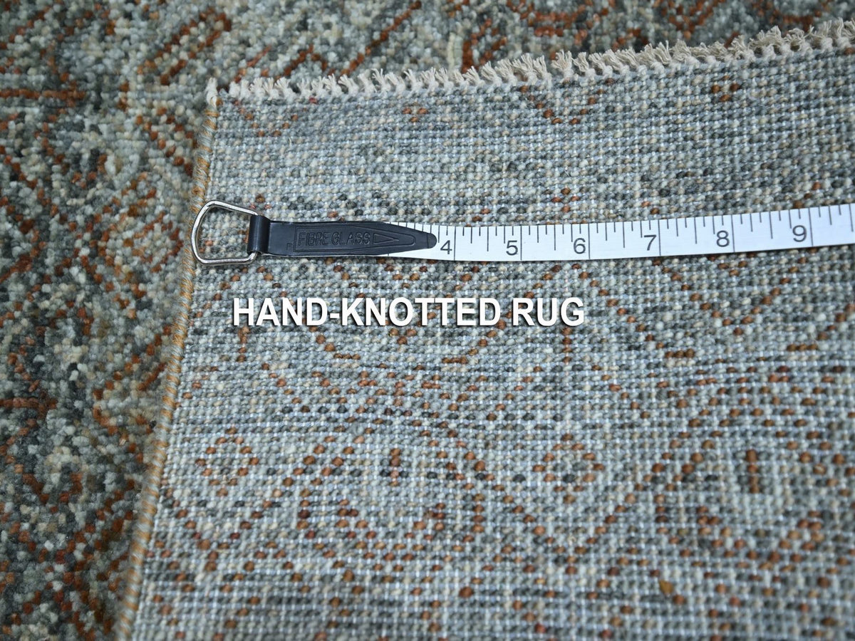 Modern / Contemporary hand-knotted wool rug in Gray, 2'1" x 3'1" — SKU O076890 (view 4)