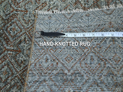 Modern / Contemporary hand-knotted wool rug in Gray, 2'1" x 3'1" — SKU O076891 (view 4)