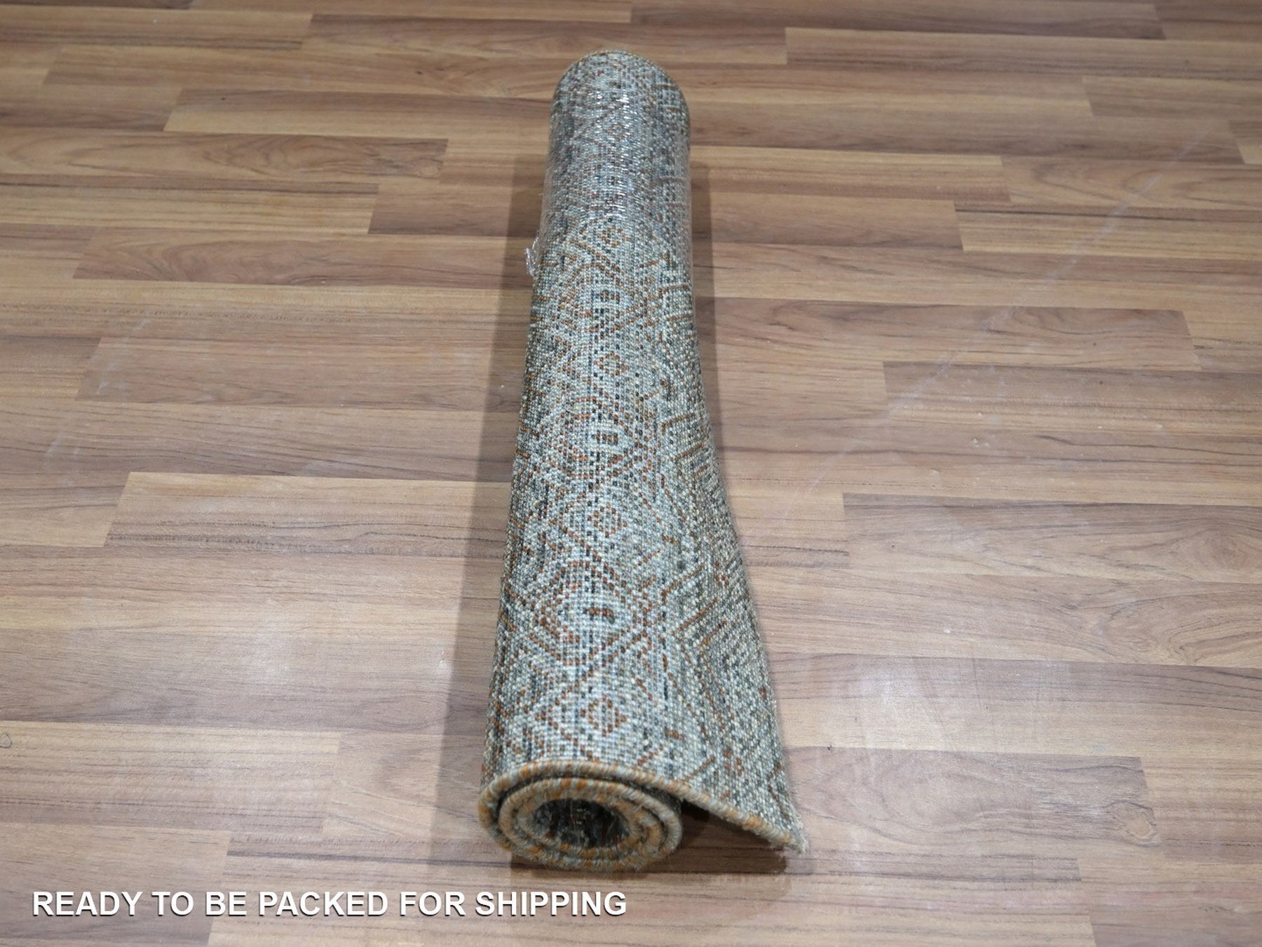 Modern / Contemporary hand-knotted wool rug in Gray, 2'1" x 3'1" — SKU O076891 (view 5)