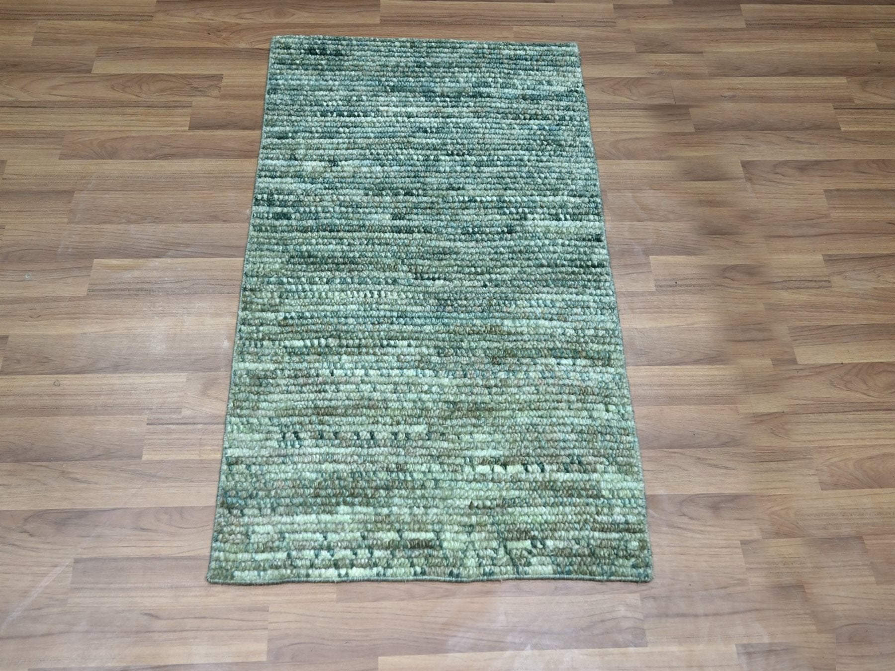 Green 2'1" x 3'3" Modern and Contemporary Hand knotted Wool Rug - Sku: O076902