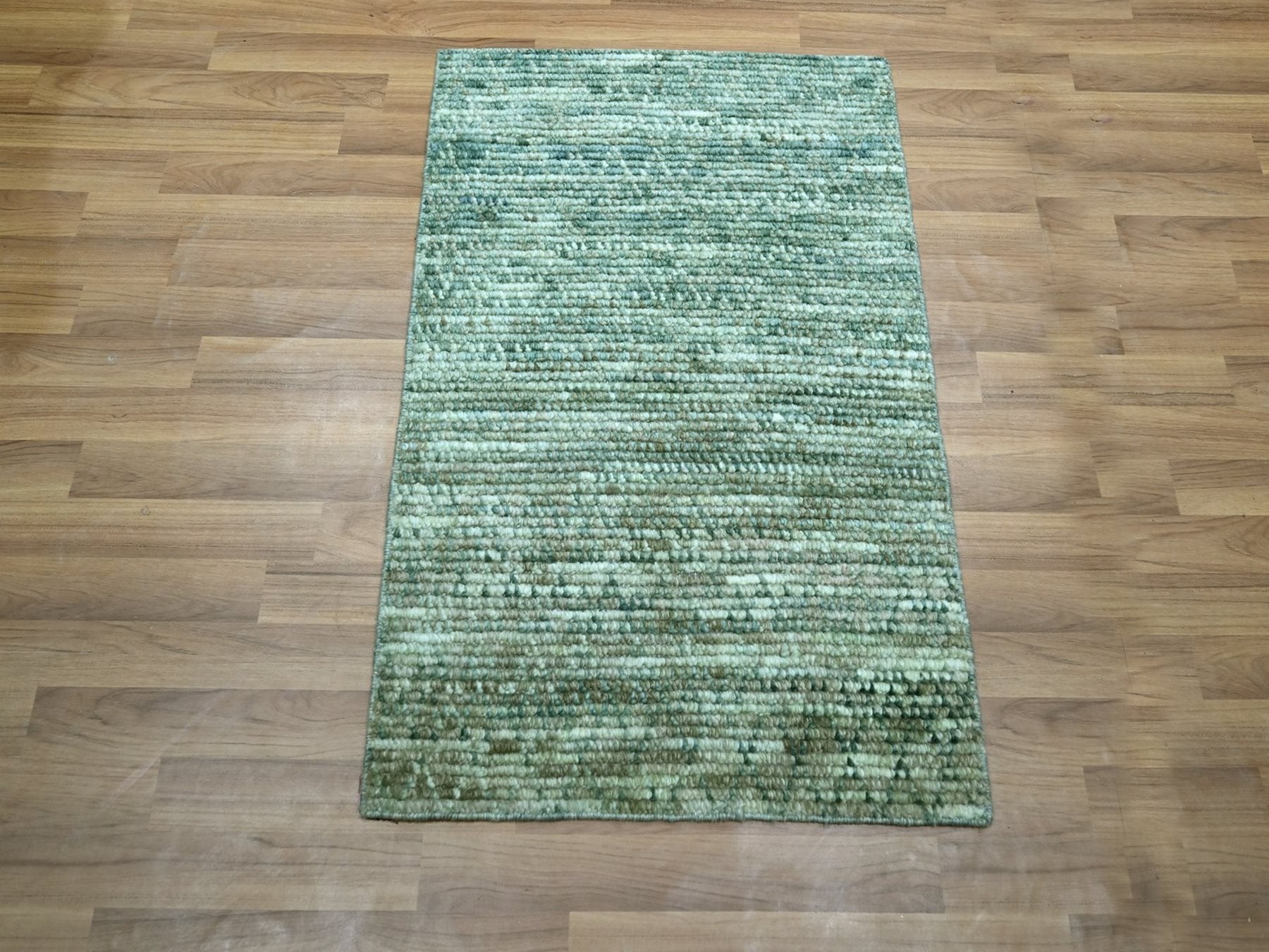 Green 2'1" x 3'2" Modern and Contemporary Hand knotted Wool Rug - Sku: O076904