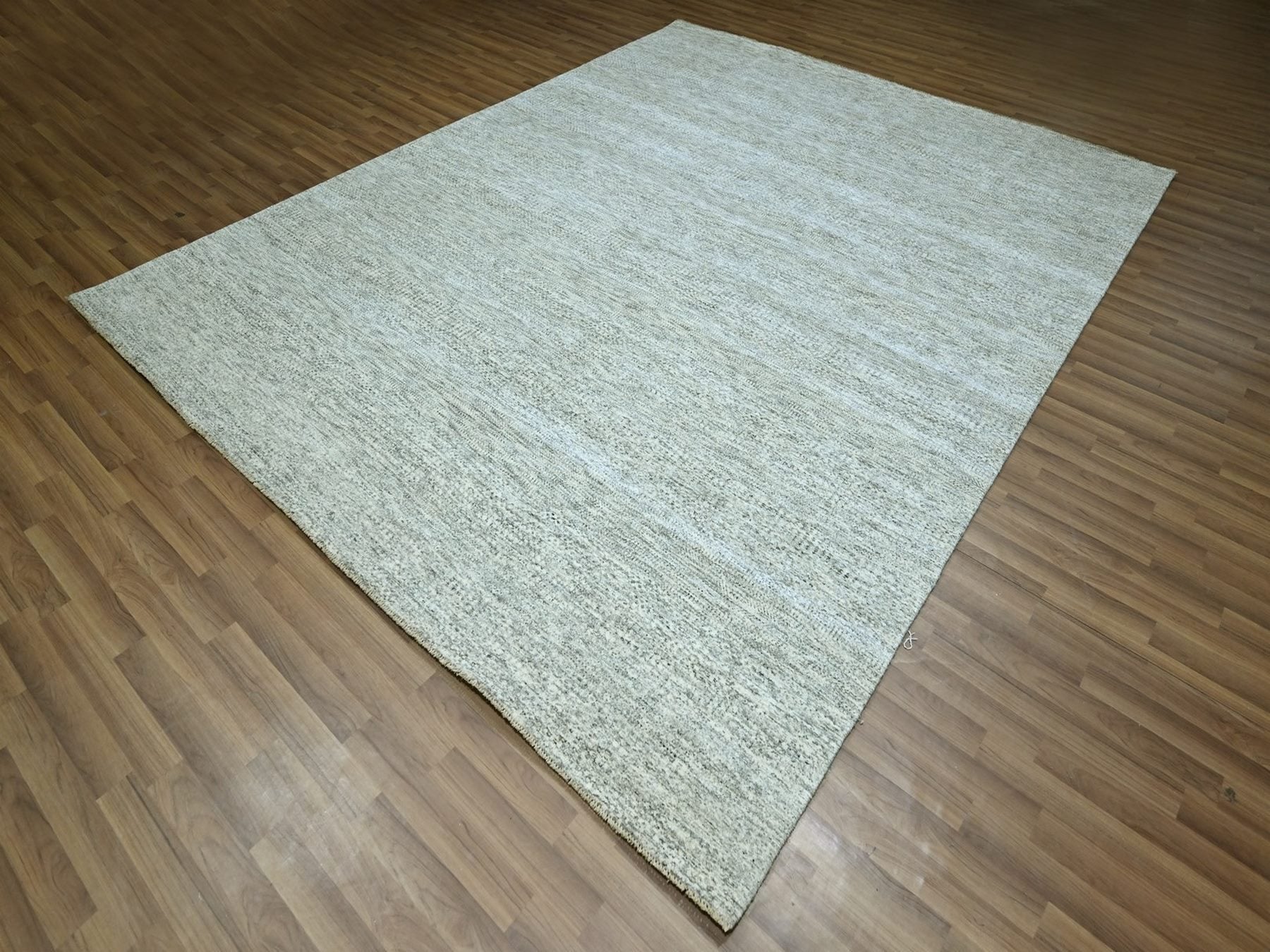 Modern / Contemporary hand-knotted wool rug in Gray, 8' x 10'2" — SKU O076915 (view 3)