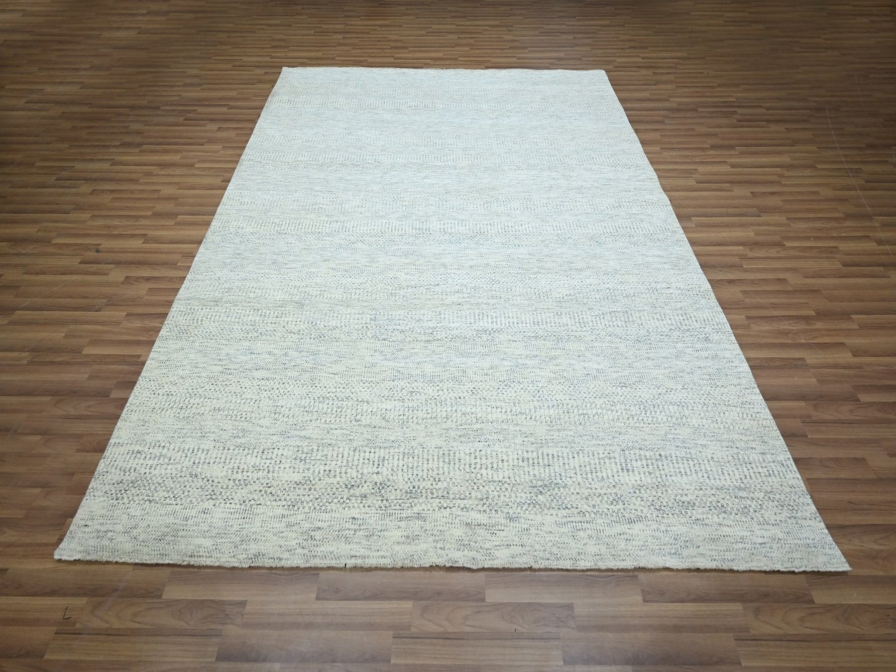 Ivory 7'11" x 9'10" Modern and Contemporary Hand knotted Wool Rug - Sku: O076916