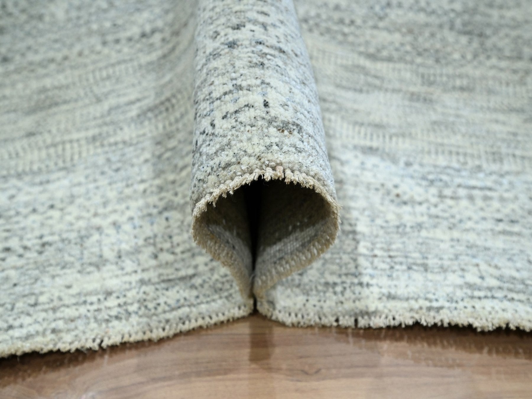 Modern / Contemporary hand-knotted wool rug in Gray, 9'2" x 12'1" — SKU O076917 (view 5)