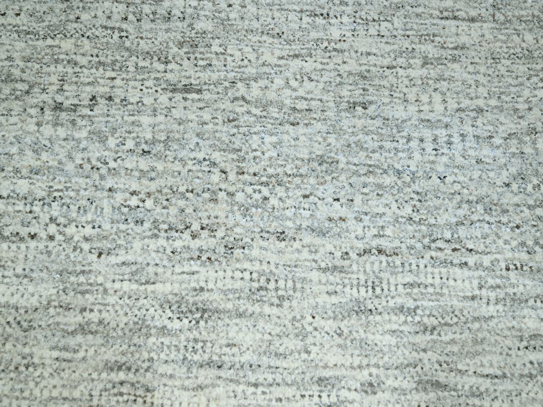 Modern / Contemporary hand-knotted wool rug in Gray, 9'2" x 12'1" — SKU O076917 (view 8)