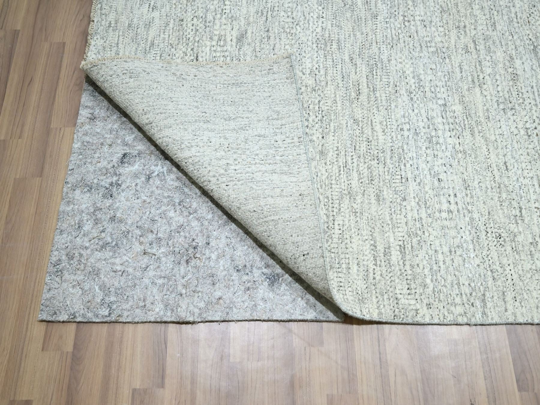 Modern / Contemporary hand-knotted wool rug in Gray, 12'1" x 15' — SKU O076920 (view 4)