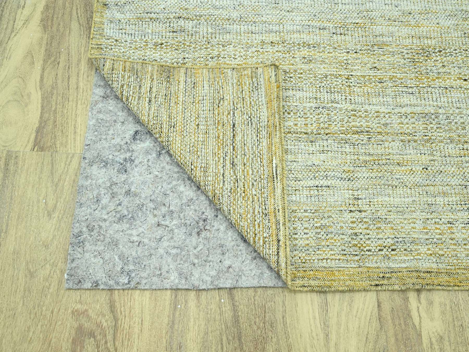 Modern / Contemporary hand-knotted wool rug in Yellow, 11'10" x 14'11" — SKU O076928 (view 4)