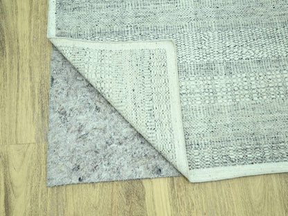 Modern / Contemporary hand-knotted wool rug in Gray, 9'11" x 14' — SKU O076974 (view 4)