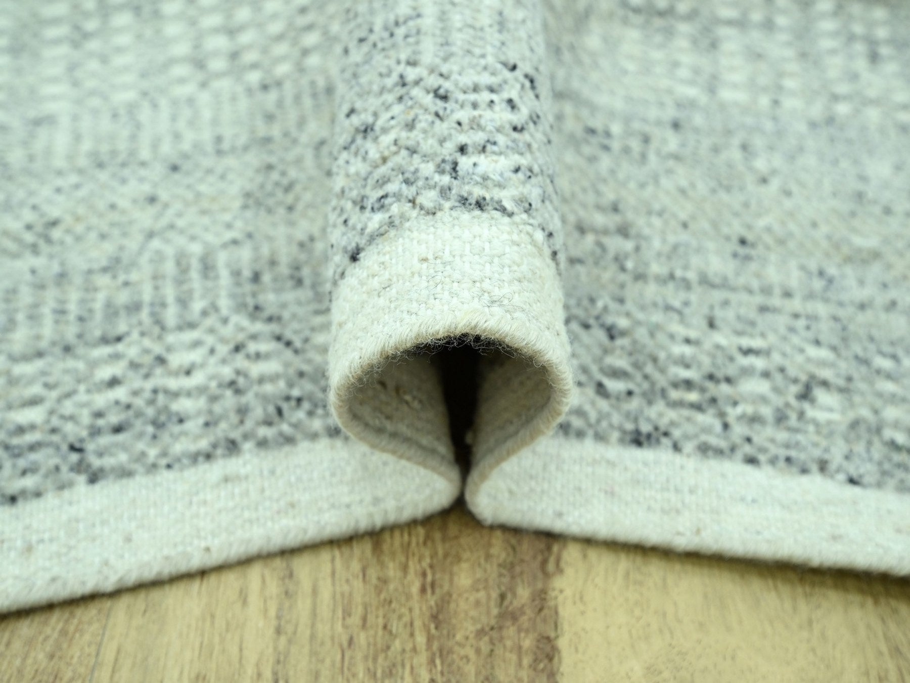Modern / Contemporary hand-knotted wool rug in Gray, 9'11" x 14' — SKU O076974 (view 5)