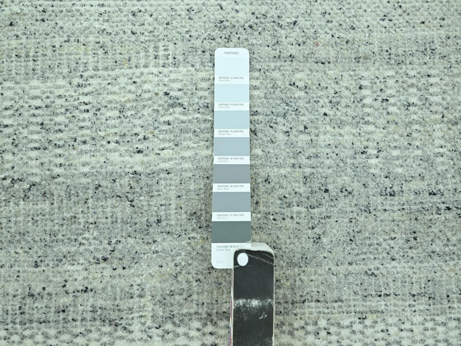 Modern / Contemporary hand-knotted wool rug in Gray, 9'11" x 14' — SKU O076974 (view 7)