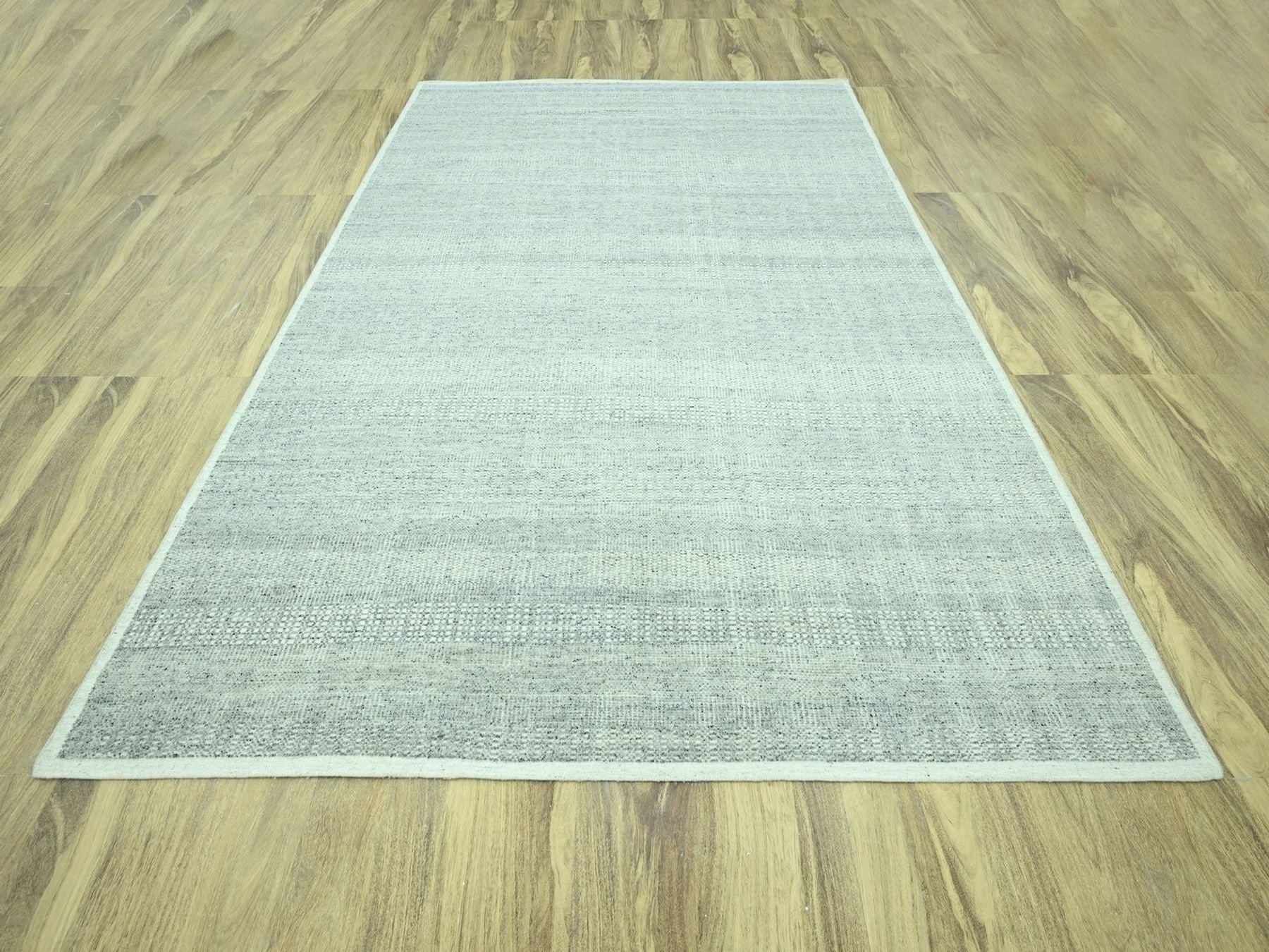 Modern / Contemporary hand-knotted wool rug in Gray, 9'1" x 12'1" — SKU O076975 (view 2)