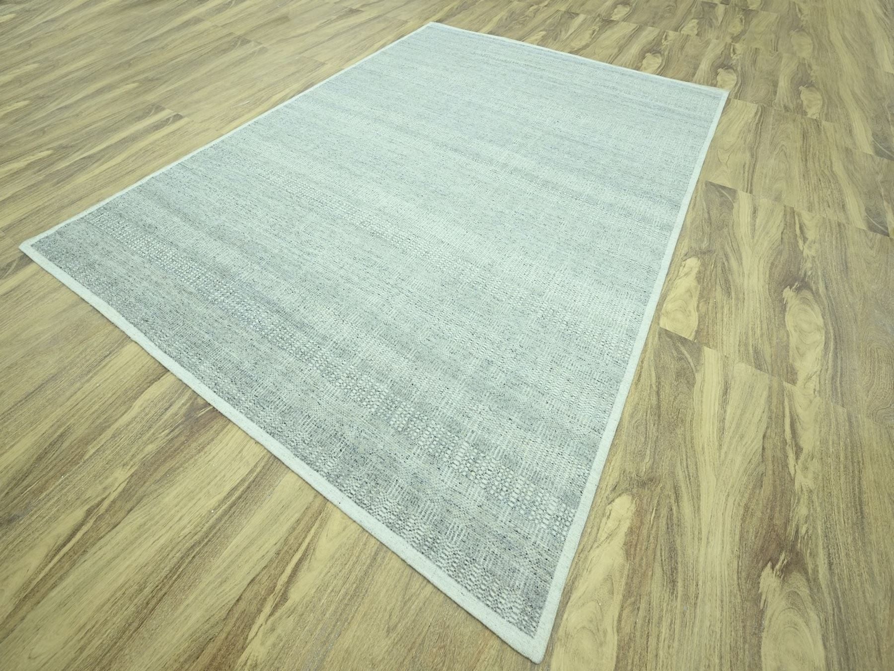 Modern / Contemporary hand-knotted wool rug in Gray, 9'1" x 12'1" — SKU O076975 (view 3)