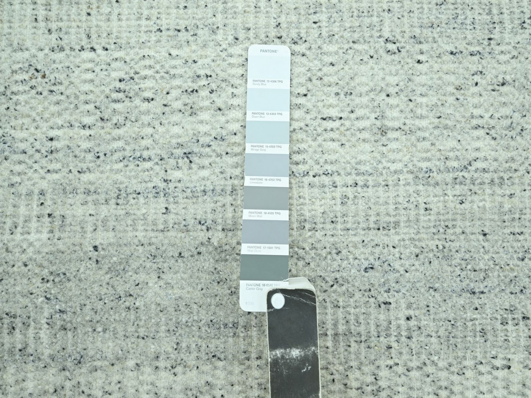 Modern / Contemporary hand-knotted wool rug in Gray, 9'1" x 12'1" — SKU O076975 (view 7)