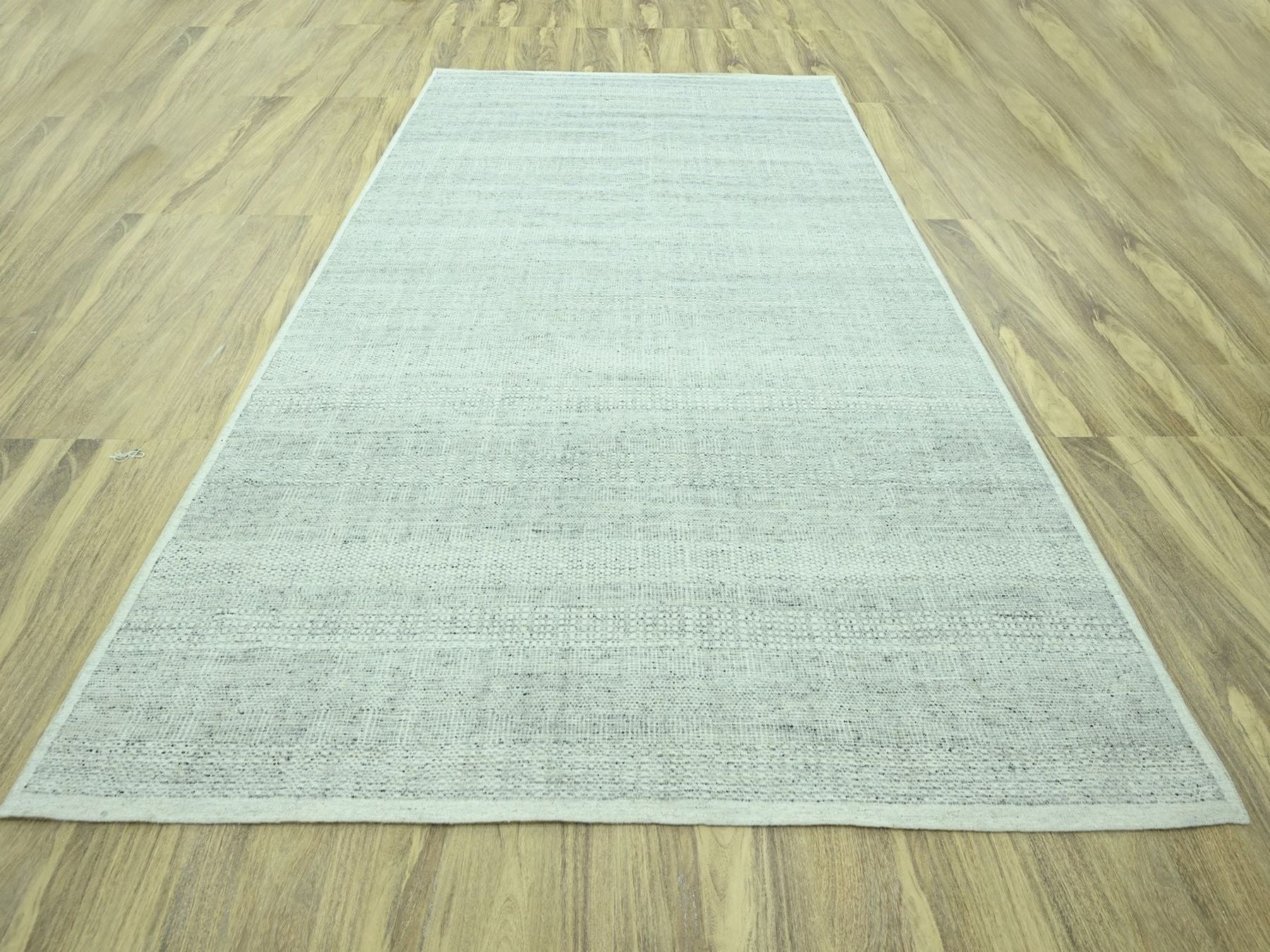 Modern / Contemporary hand-knotted wool rug in Gray, 9'1" x 12'2" — SKU O076976 (view 2)