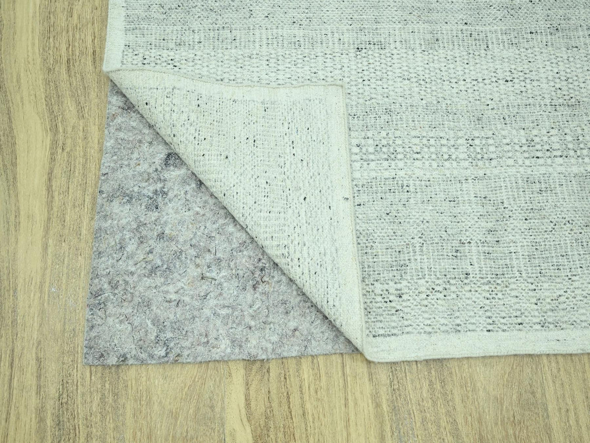 Modern / Contemporary hand-knotted wool rug in Gray, 9'1" x 12'2" — SKU O076976 (view 4)