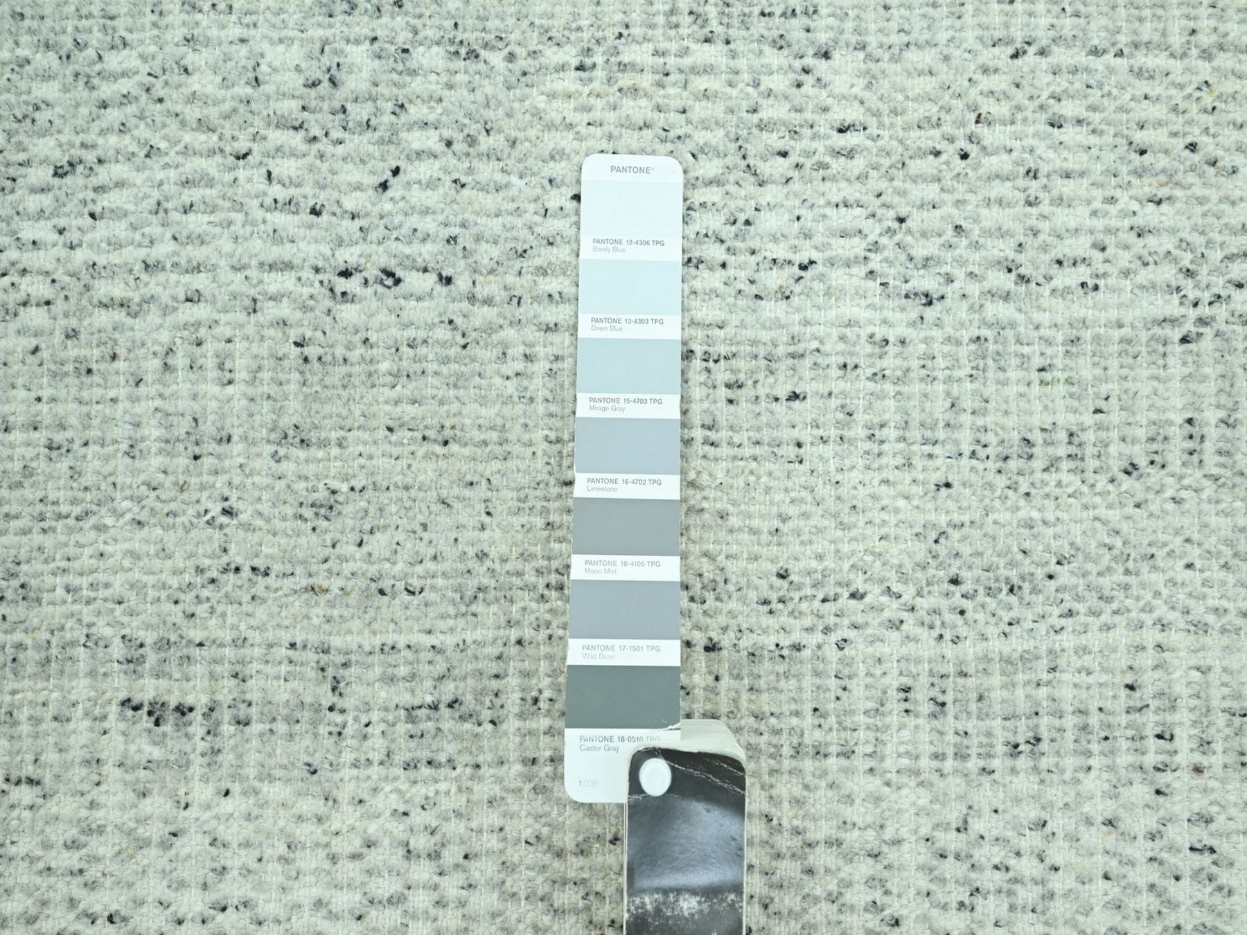 Modern / Contemporary hand-knotted wool rug in Gray, 9'1" x 12'2" — SKU O076976 (view 7)