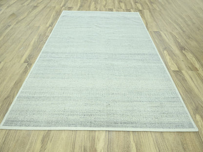 Modern / Contemporary hand-knotted wool rug in Gray, 8'2" x 10'2" — SKU O076977 (view 2)