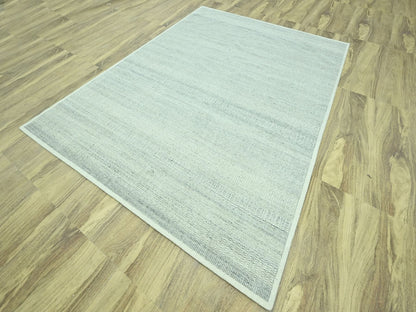 Modern / Contemporary hand-knotted wool rug in Gray, 8'2" x 10'2" — SKU O076977 (view 3)
