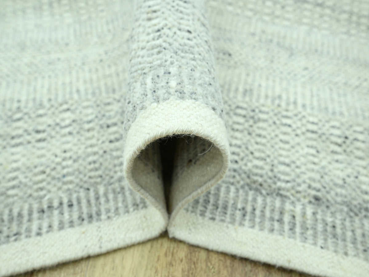 Modern / Contemporary hand-knotted wool rug in Gray, 8'2" x 10'2" — SKU O076977 (view 5)