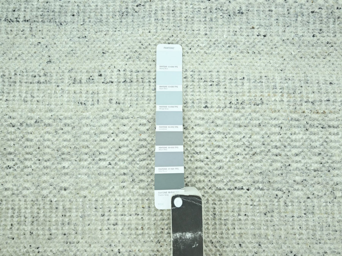 Modern / Contemporary hand-knotted wool rug in Gray, 8'2" x 10'2" — SKU O076977 (view 7)