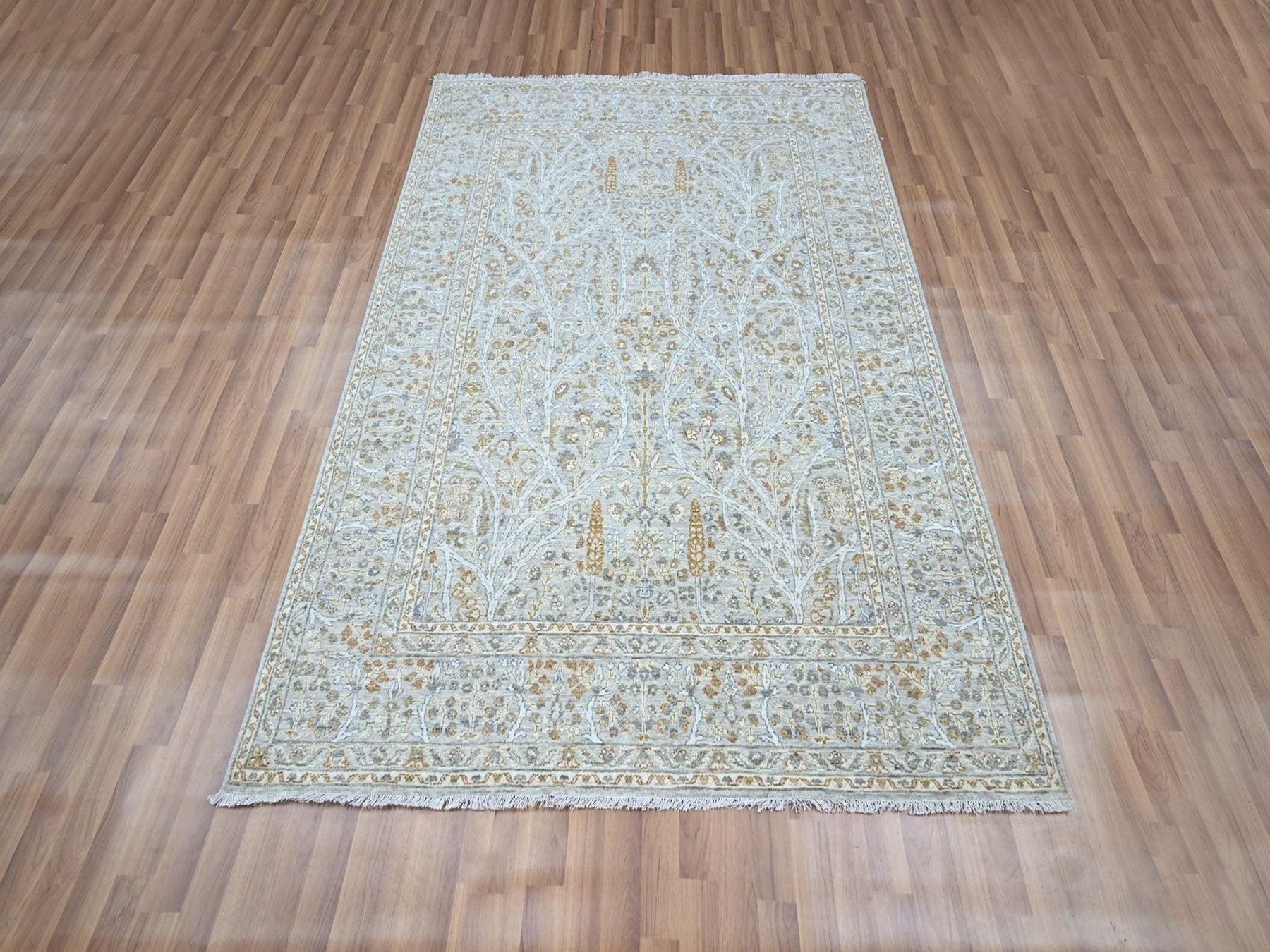 Fine Oriental hand-knotted wool rug in Gray, 5'2" x 7'1" — SKU O076999 (view 2)